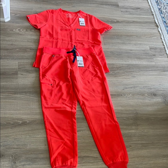 Figs Red Scrub Set - Picture 2 of 4